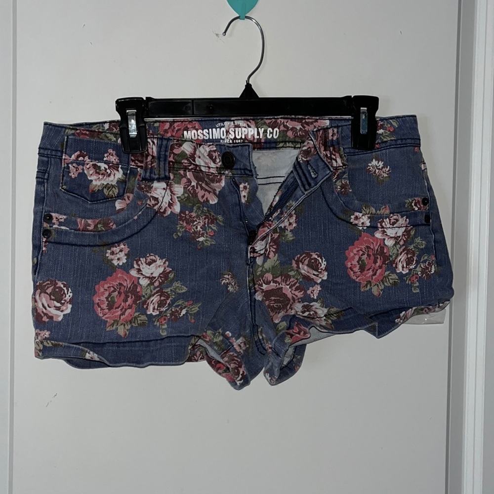 Mossimo Supply adorable rose printed shorts 🌹
